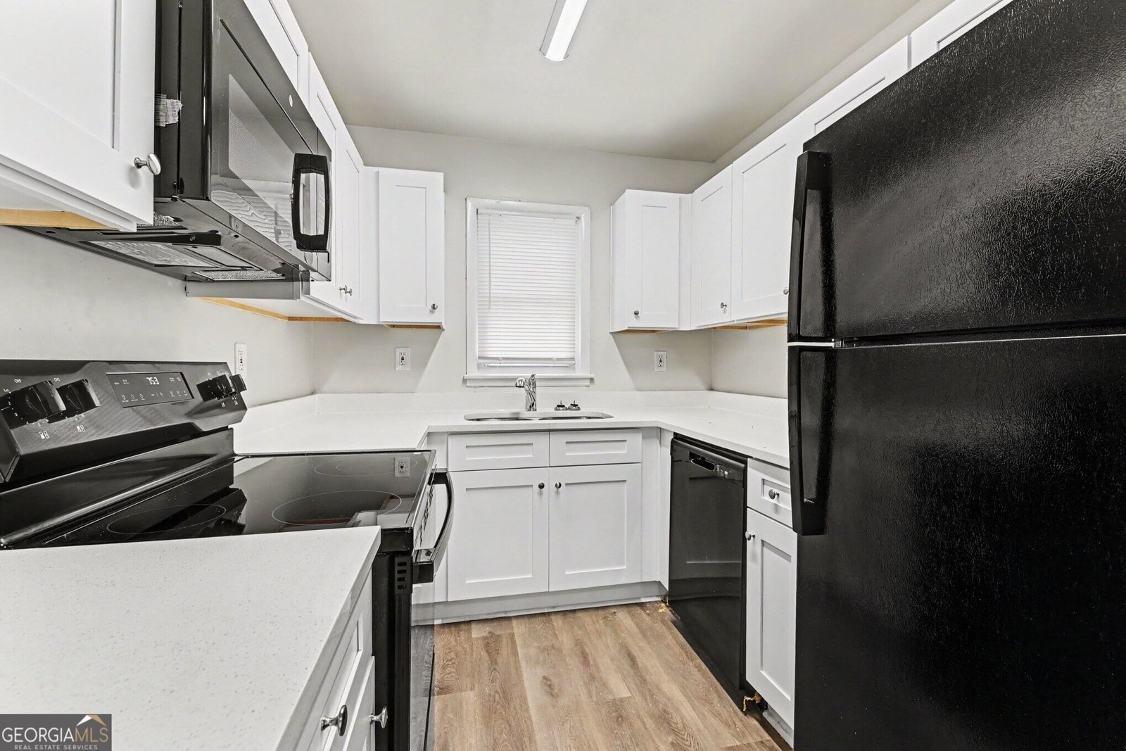 5041 Mountain Street Stone Mountain - Photo 9