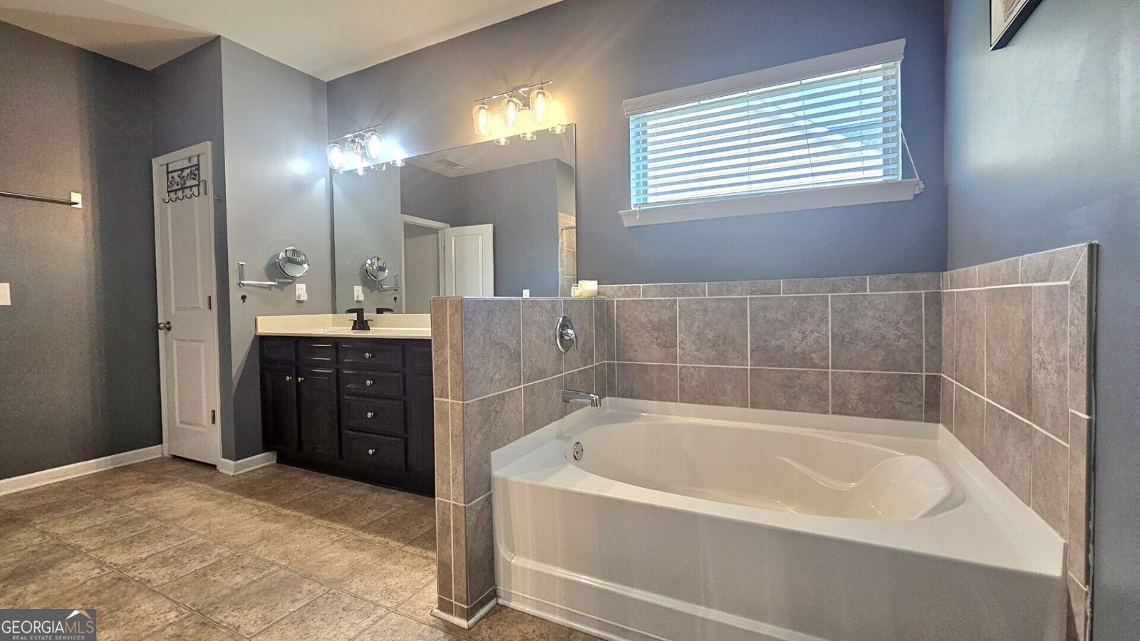 240 Kestrel Circle Covington - Photo 18