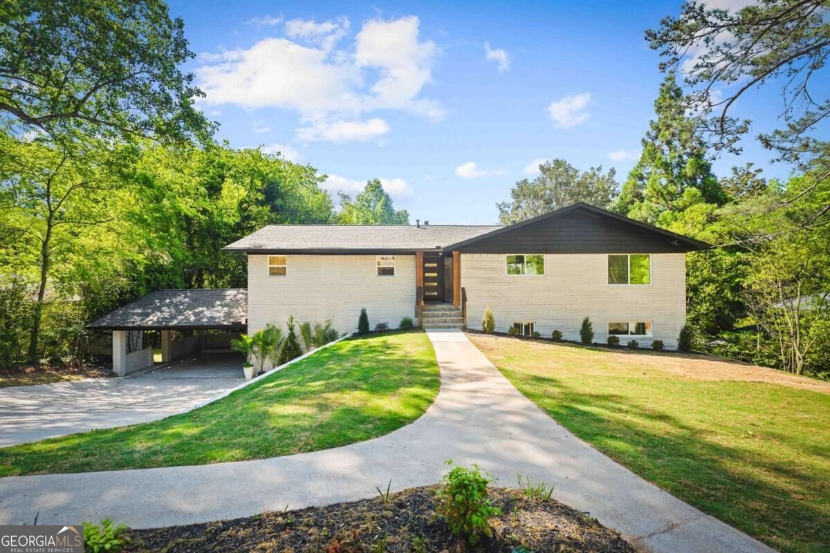 1679 Oak Ln NE Atlanta - main photo