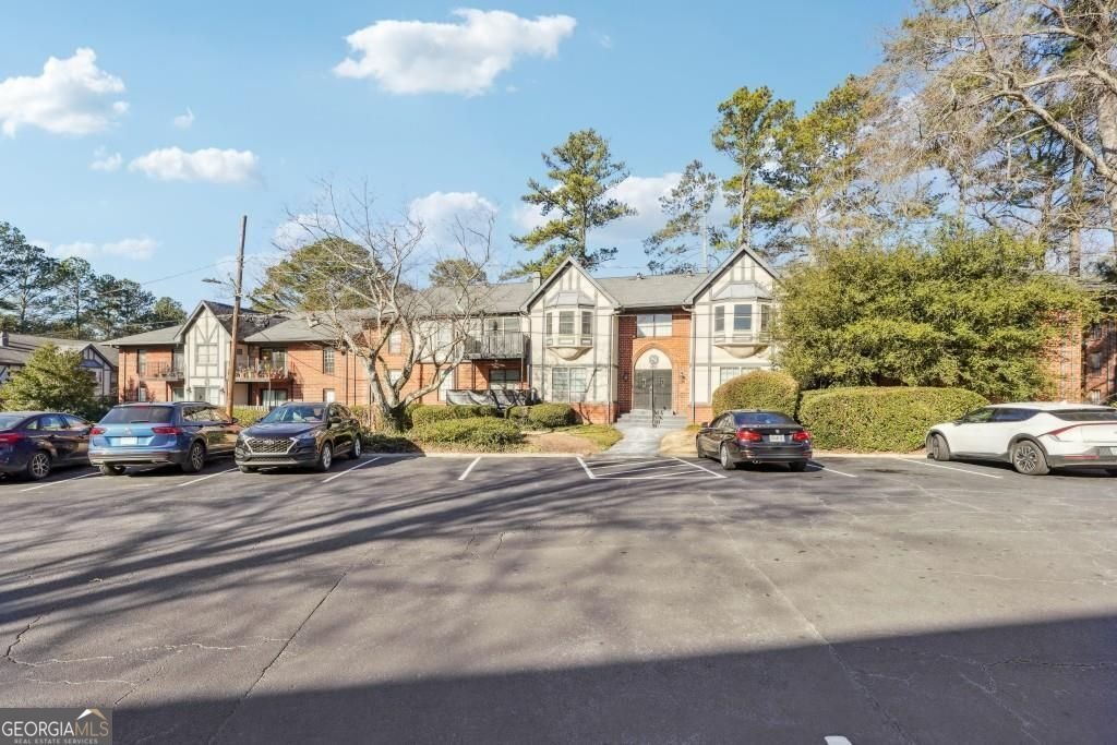 6851 Roswell Road Sandy Springs - main photo
