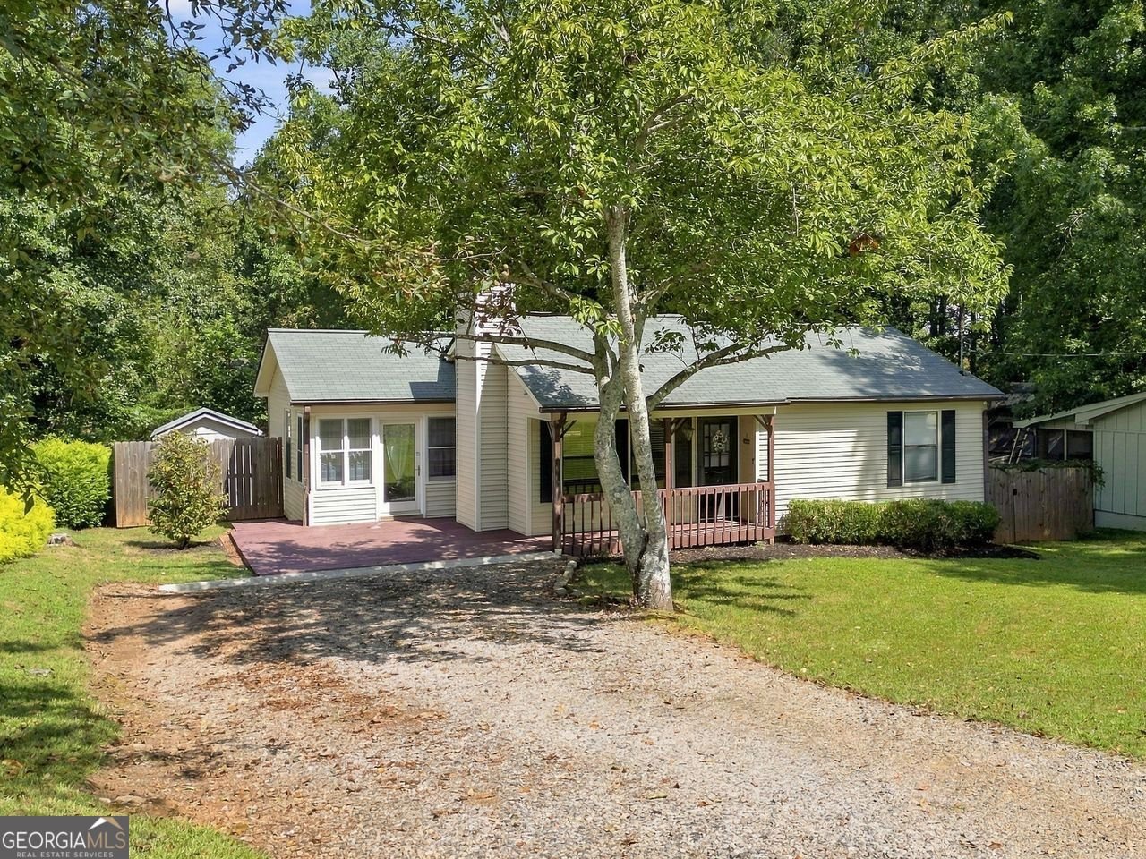 2550 Lakeview Trail Cumming - main photo