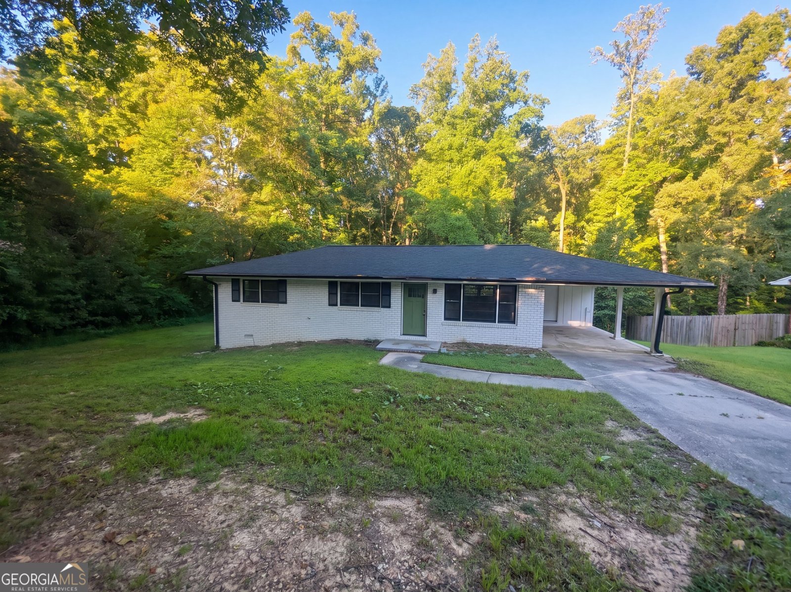 6489 Sweetwater Road Lithia Springs - main photo