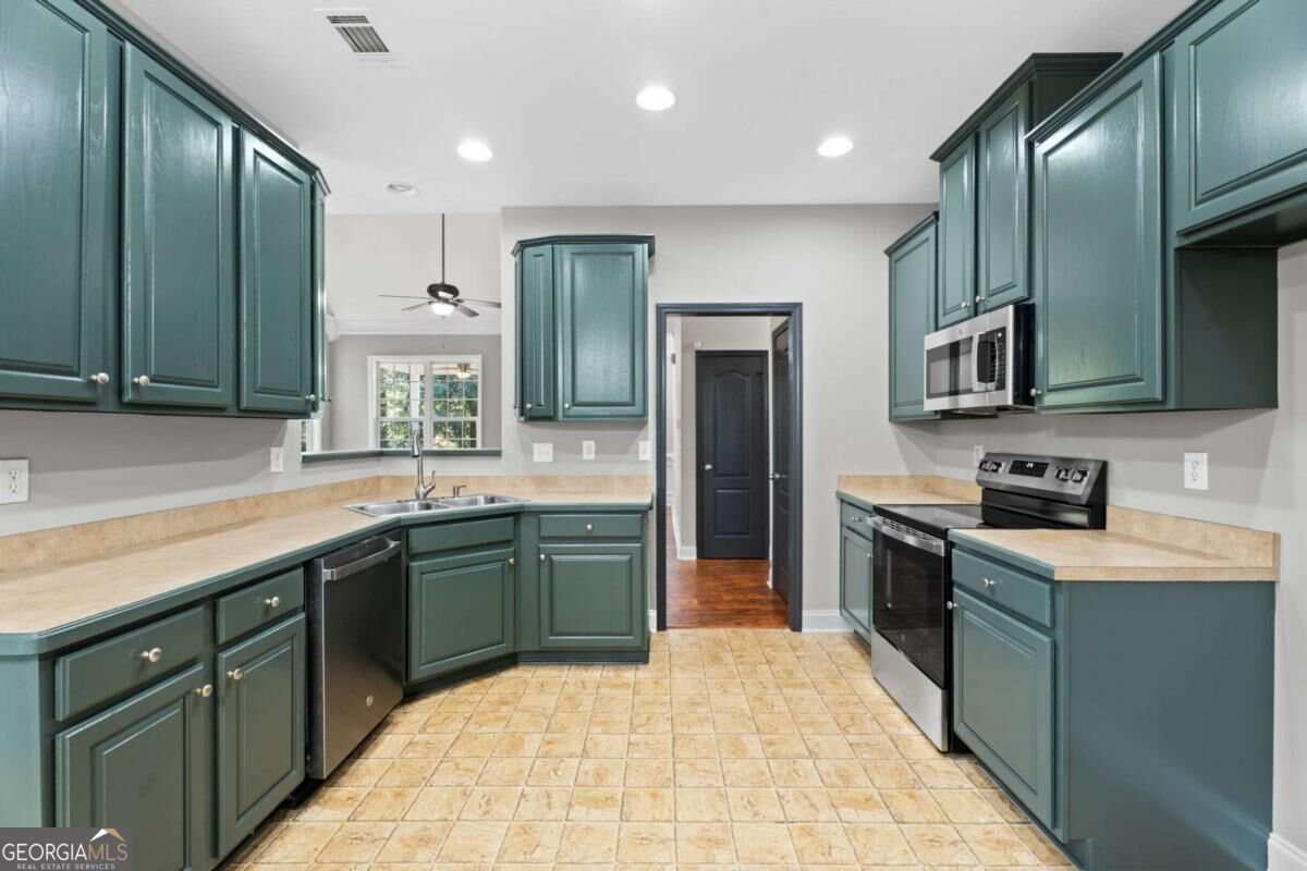 530 Kaitlin Circle Griffin - Photo 12