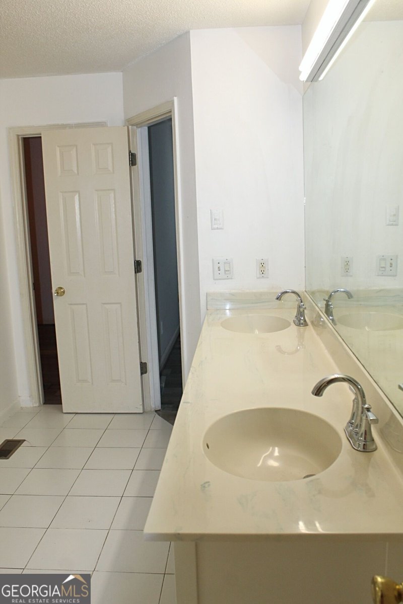 2053 OakLeaf Lane Lithia Springs - Photo 12