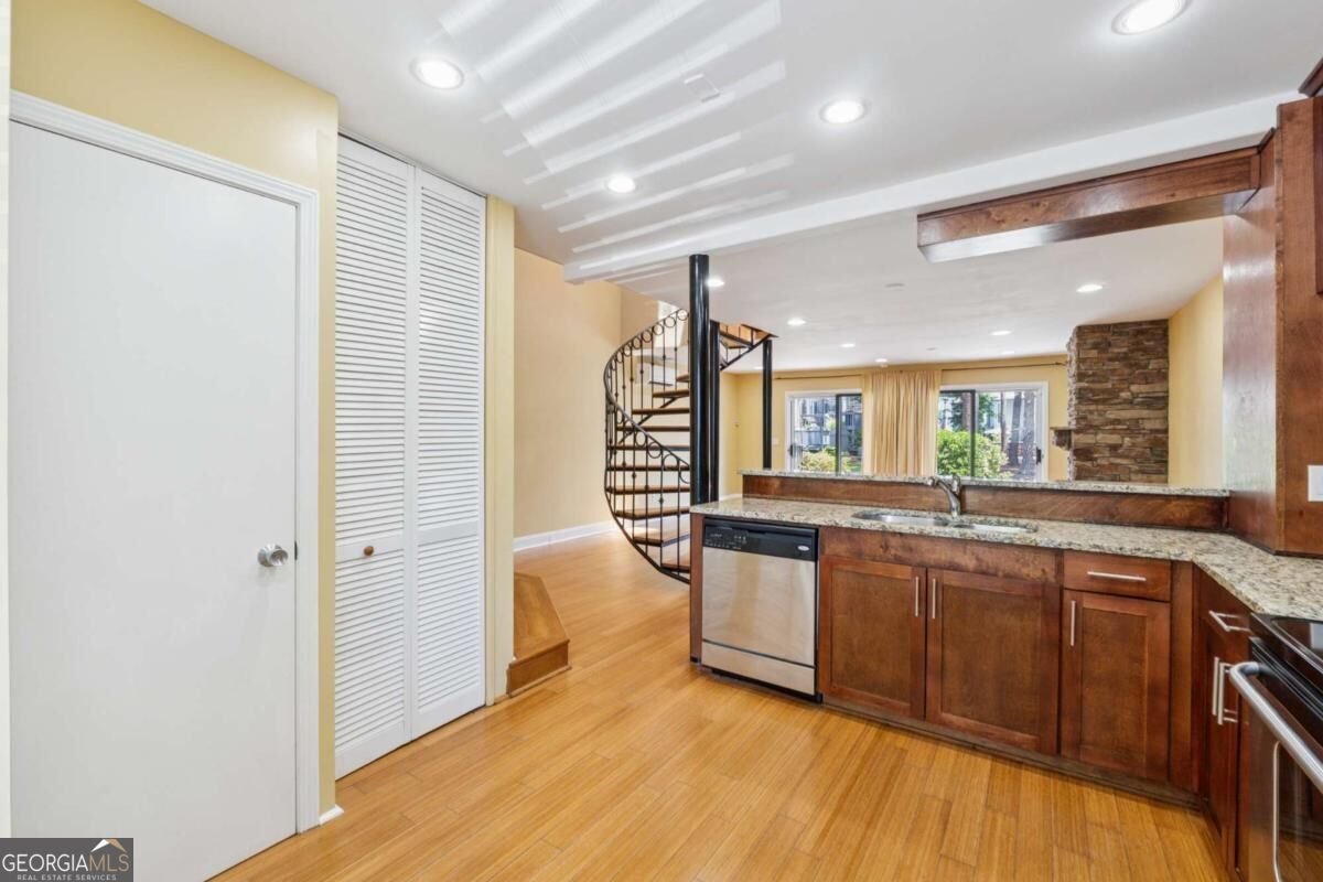 1023 Riverbend Club Drive Atlanta - Photo 8