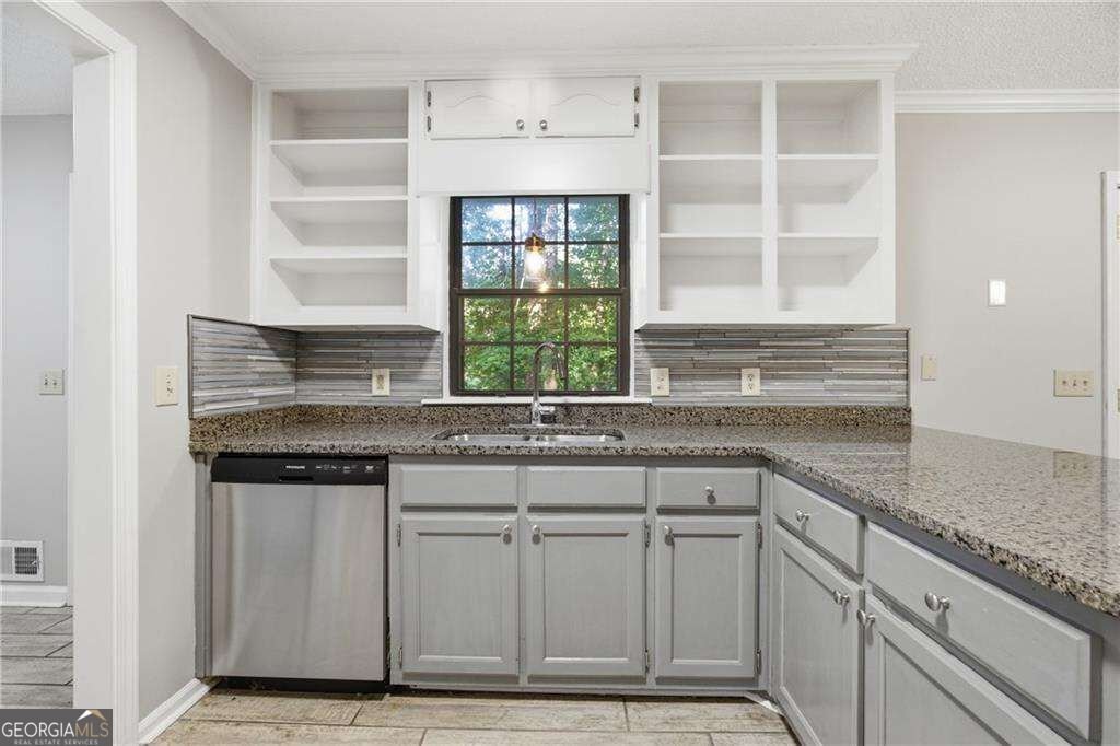 8010 Hickory Court Murrayville - Photo 11