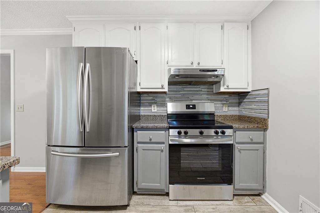 8010 Hickory Court Murrayville - Photo 12