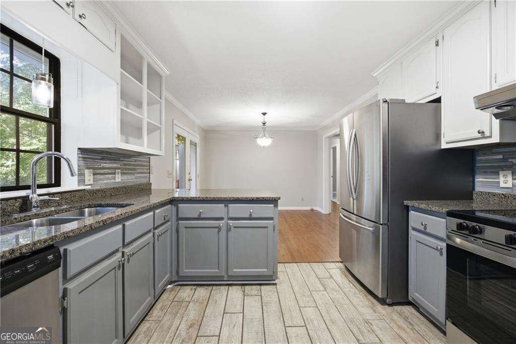 8010 Hickory Court Murrayville - Photo 13