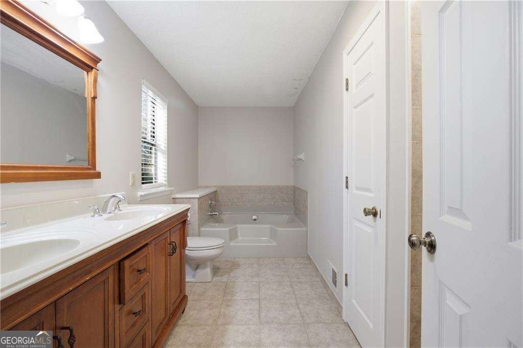 8010 Hickory Court Murrayville - Photo 15