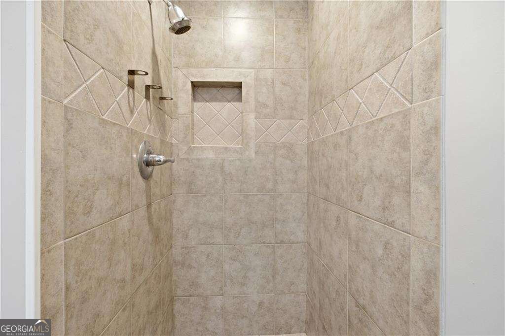 8010 Hickory Court Murrayville - Photo 17