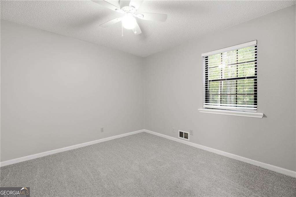 8010 Hickory Court Murrayville - Photo 18