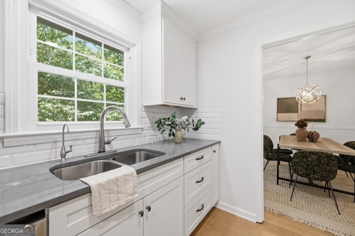 2458 Fontainebleau Drive Atlanta - Photo 9