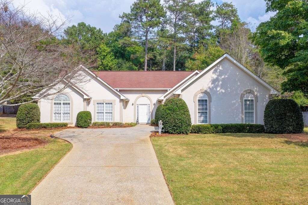 7135 Hunters Trace Drive Cumming - main photo