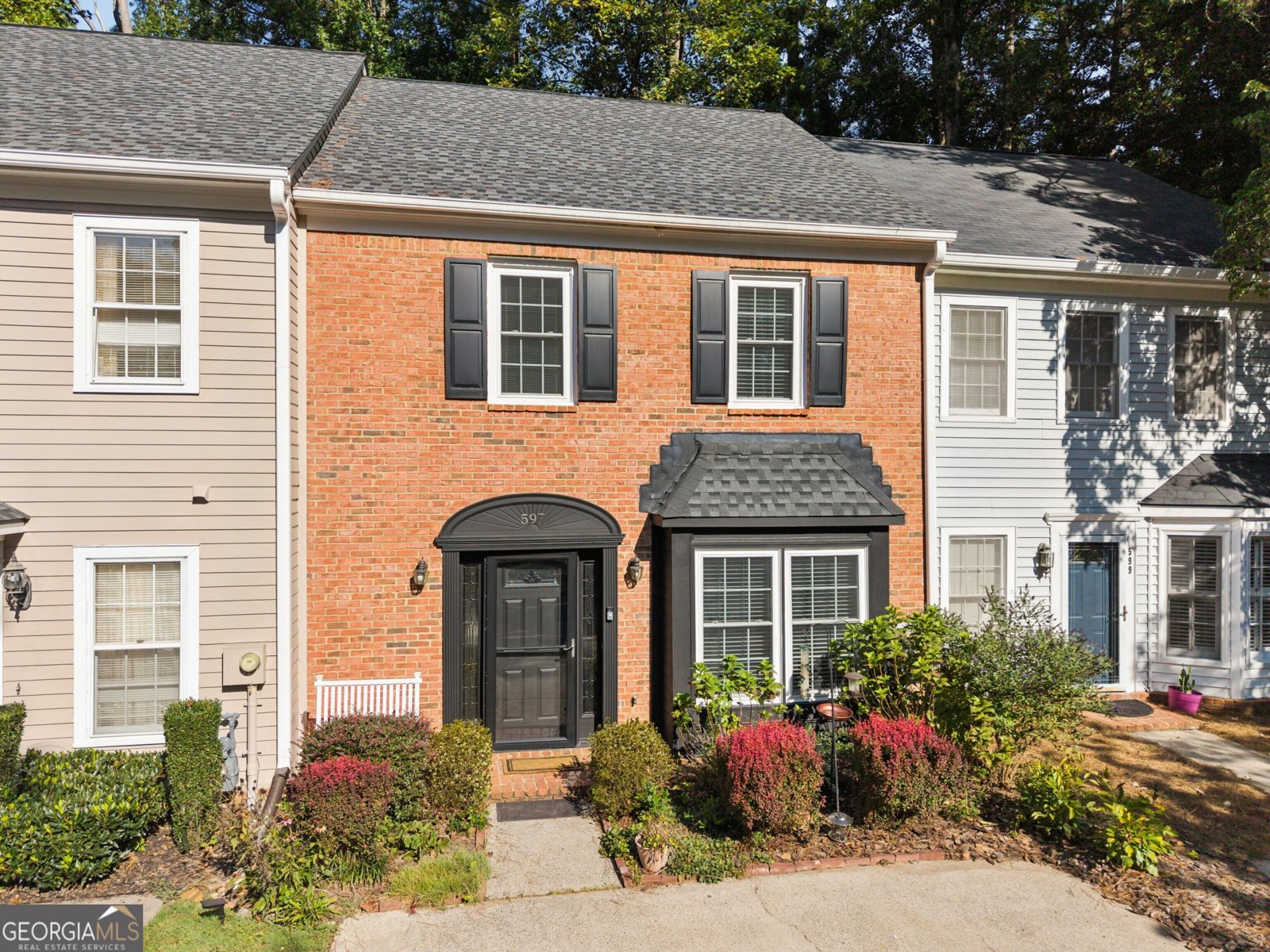 597 Saint James Walk Marietta - main photo