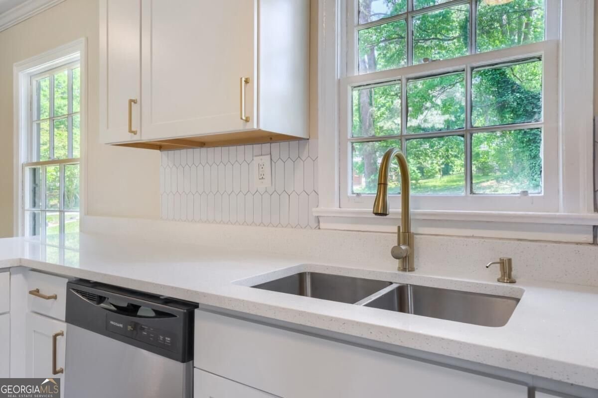 396 Forrest Ridge Drive Atlanta - Photo 9