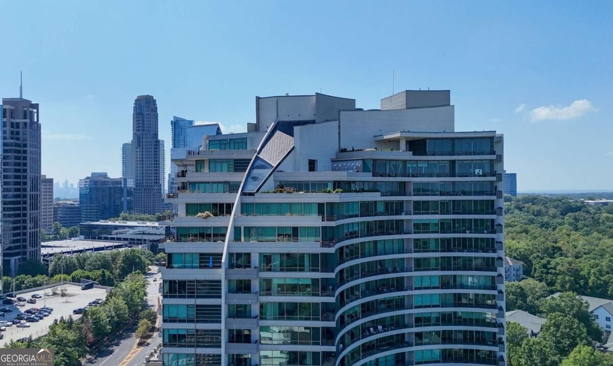 700 Park Regency Place Atlanta - main photo