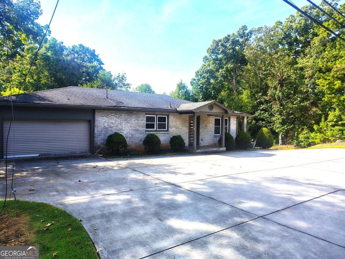 5638 Lake Acworth Drive Acworth - main photo