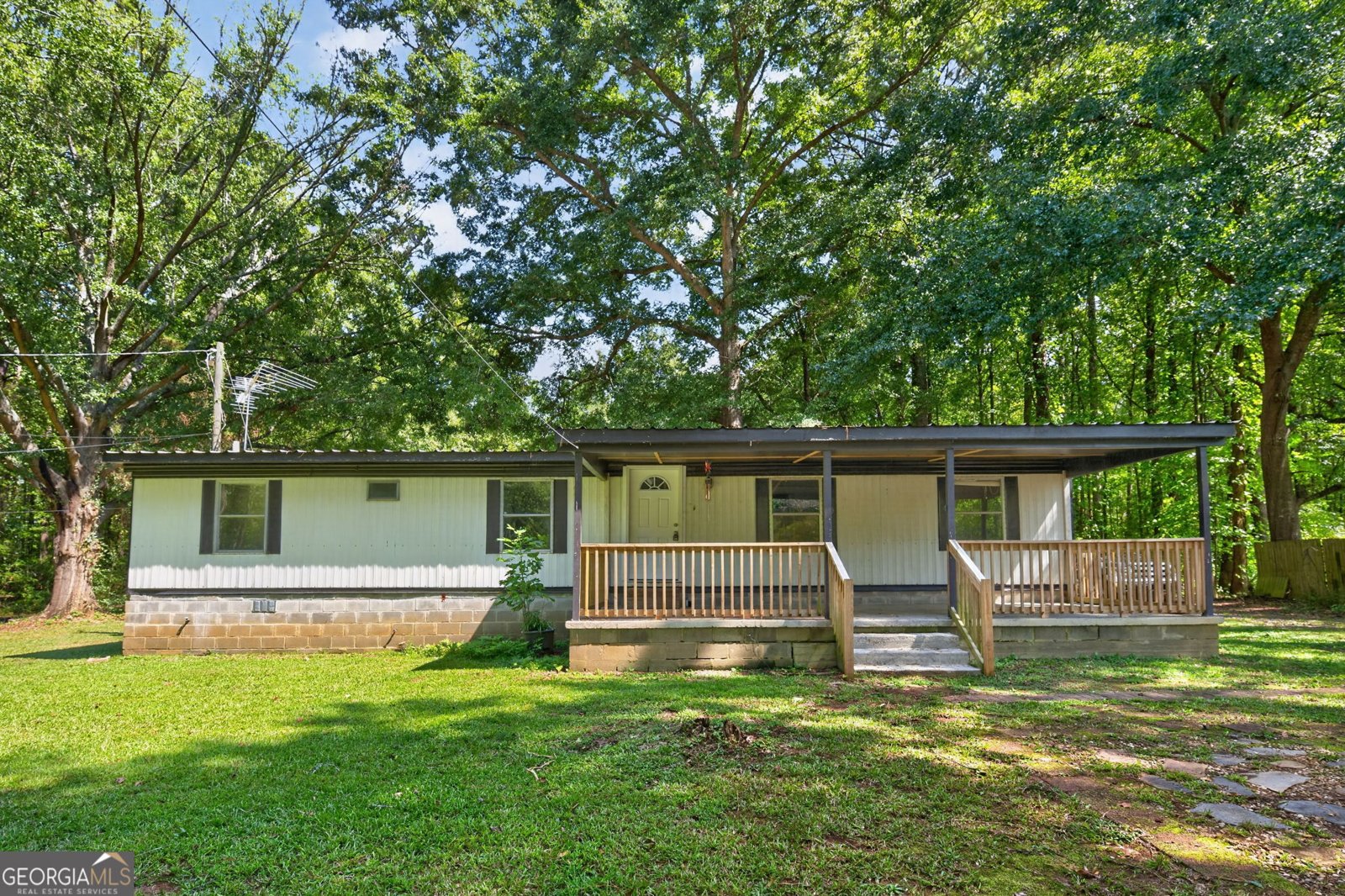 135 White Oak Road Newnan - main photo