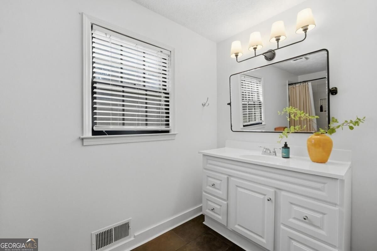 218 King Arthur Drive Woodstock - Photo 12