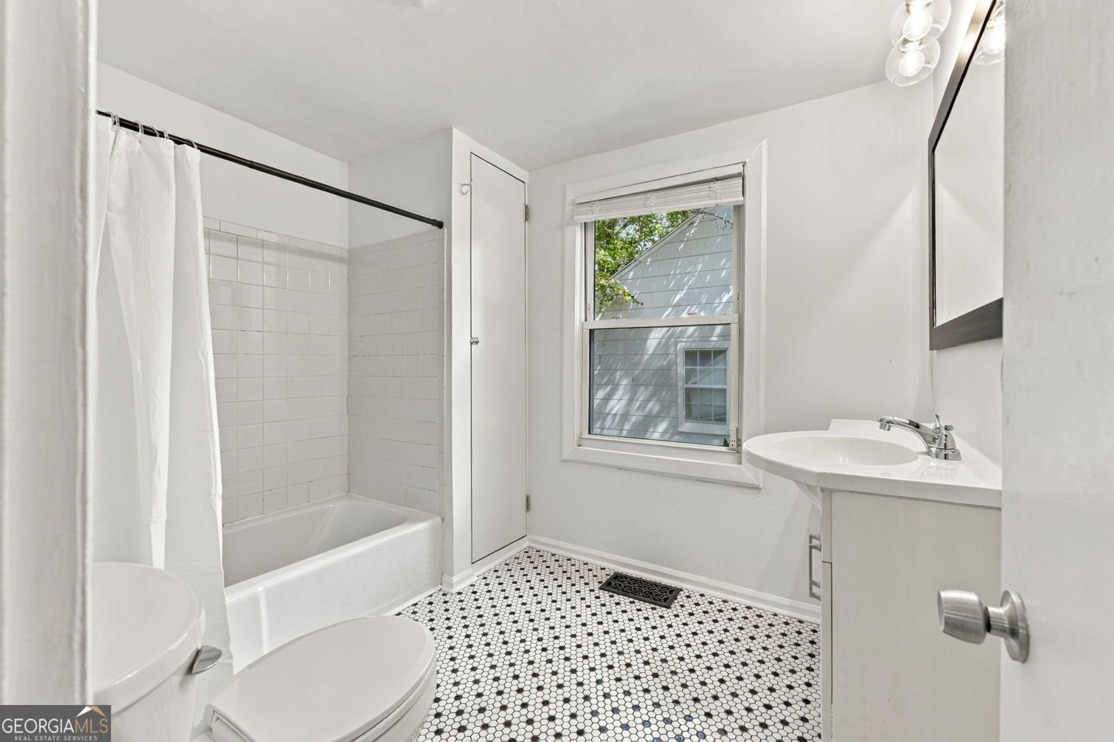 1666 May Avenue Atlanta - Photo 13