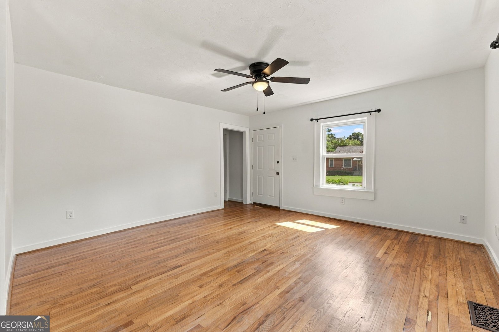 1666 May Avenue Atlanta - Photo 8