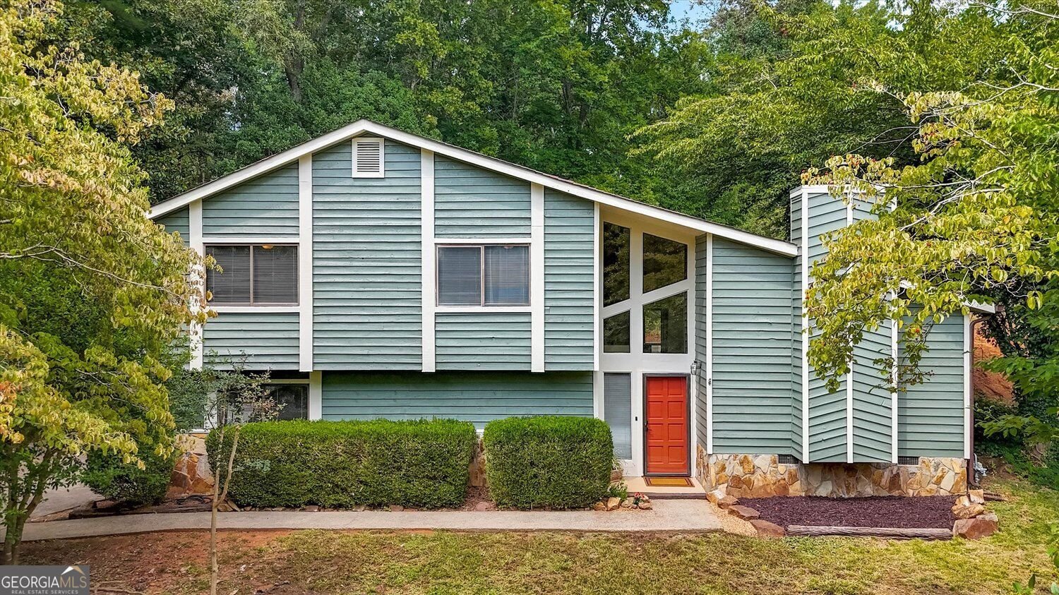 6565 Oakwood Drive Douglasville - main photo