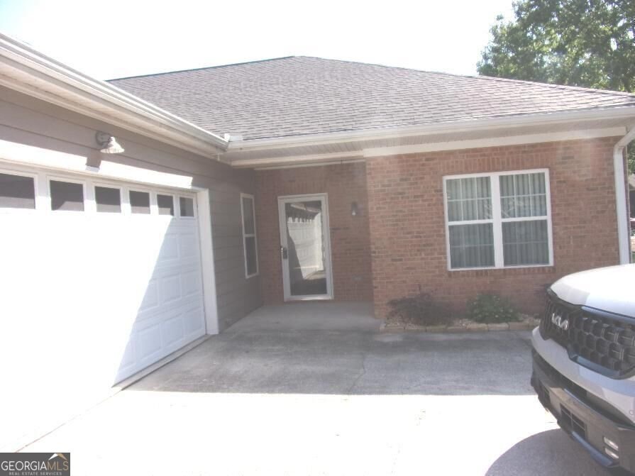 1604 Commonwealth Circle Newnan - main photo