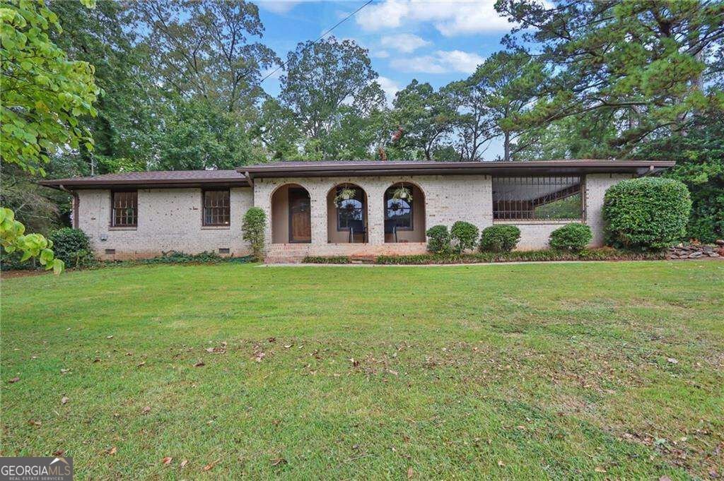 4847 Shadowwood Court Lilburn - main photo