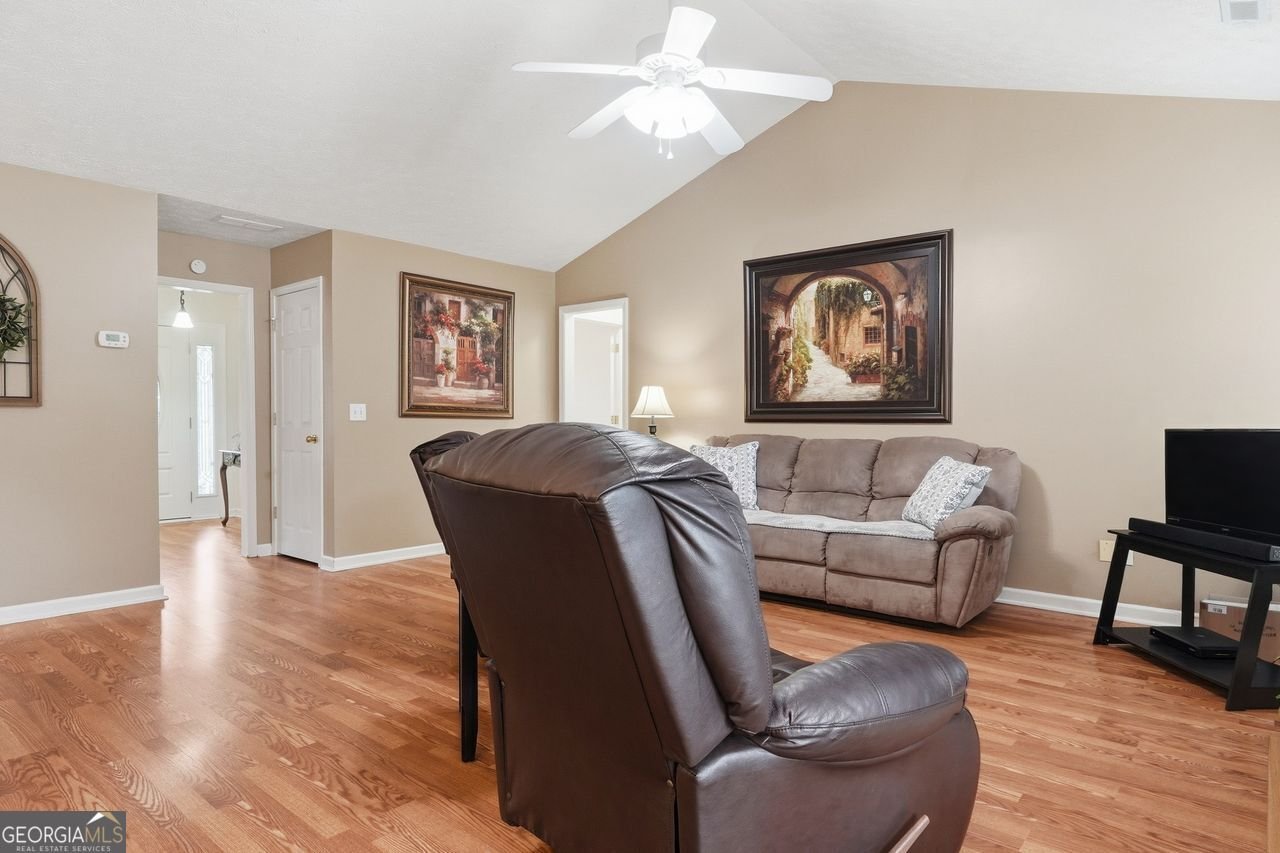8225 Wimbledon Court Gainesville - Photo 11