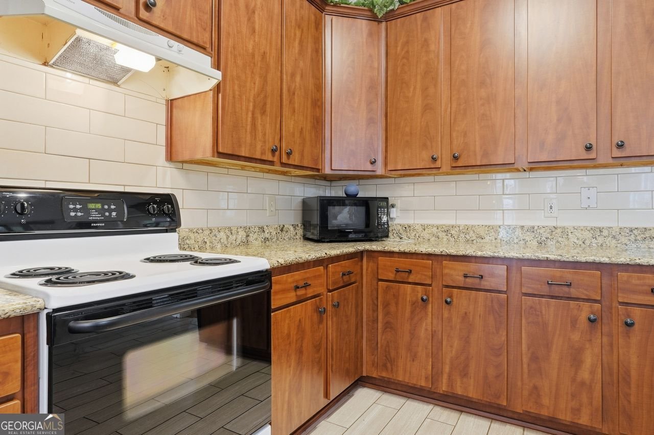 8225 Wimbledon Court Gainesville - Photo 15