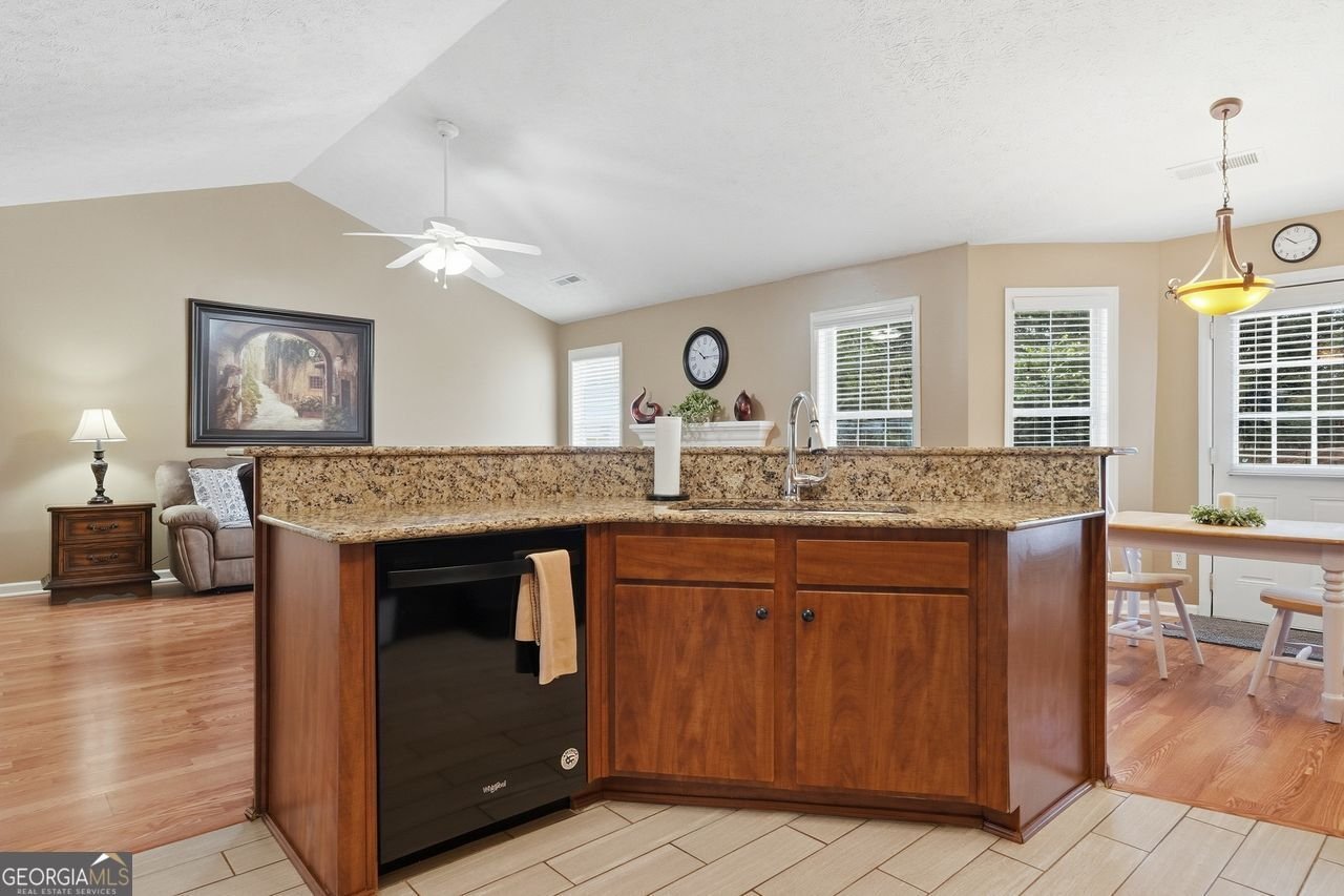 8225 Wimbledon Court Gainesville - Photo 16