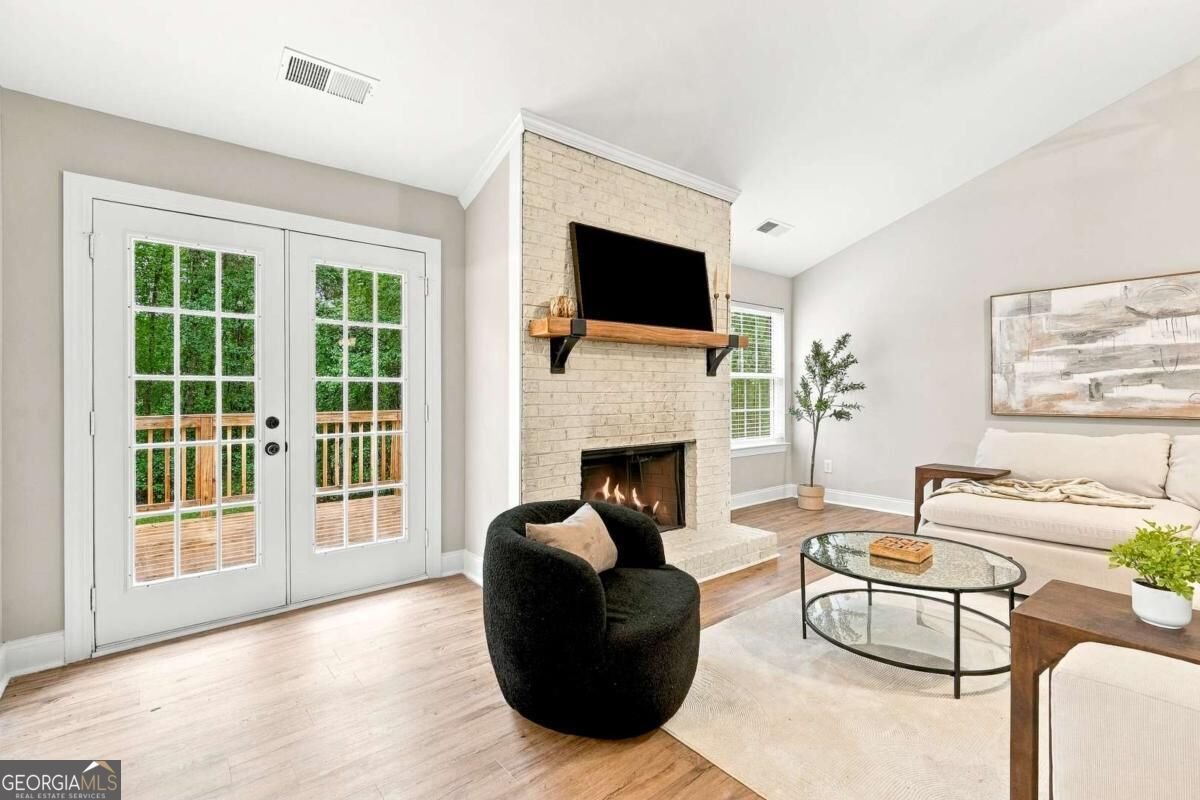 6749 Carriage Walk Lane Flowery Branch - Photo 8