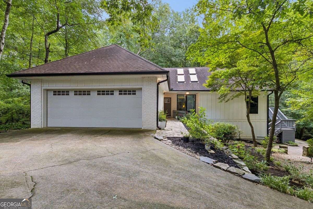 2330 Castle Lane Marietta - main photo