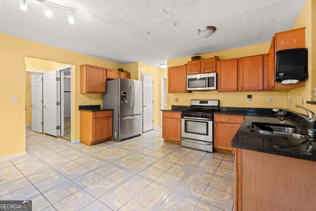 6833 Wynmeadow Drive Stone Mountain - Photo 15