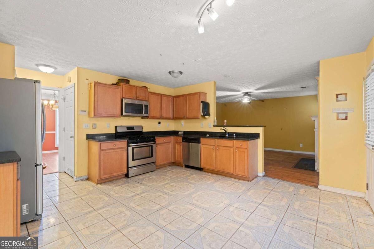 6833 Wynmeadow Drive Stone Mountain - Photo 16