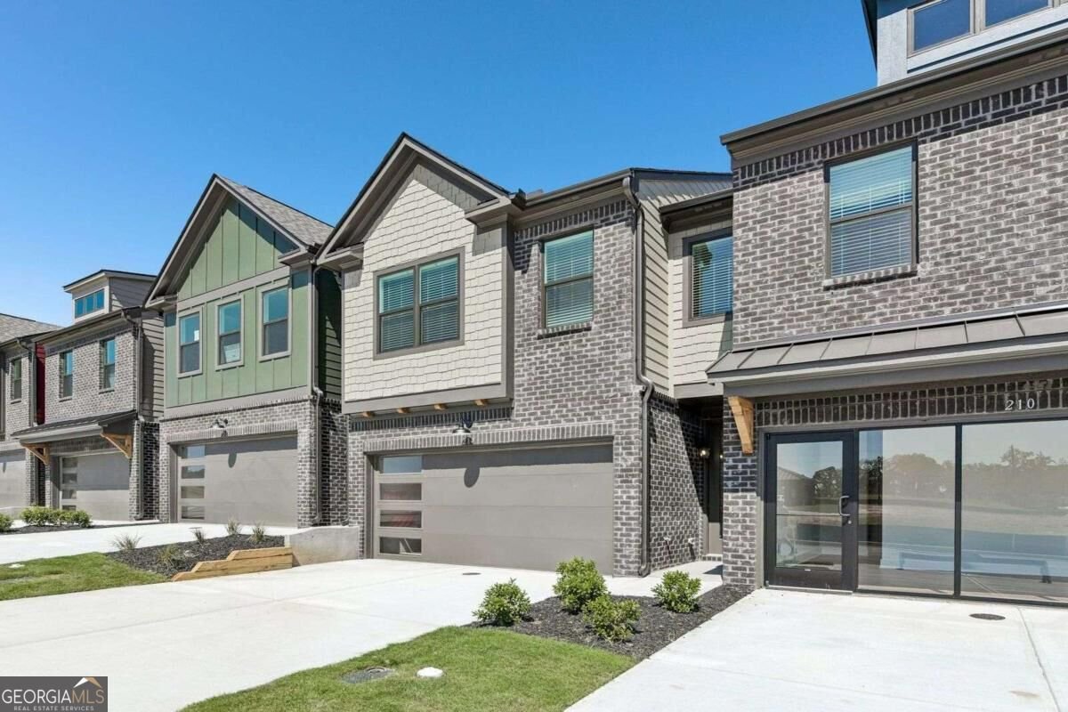 226 Foxtrot Avenue Hoschton - main photo