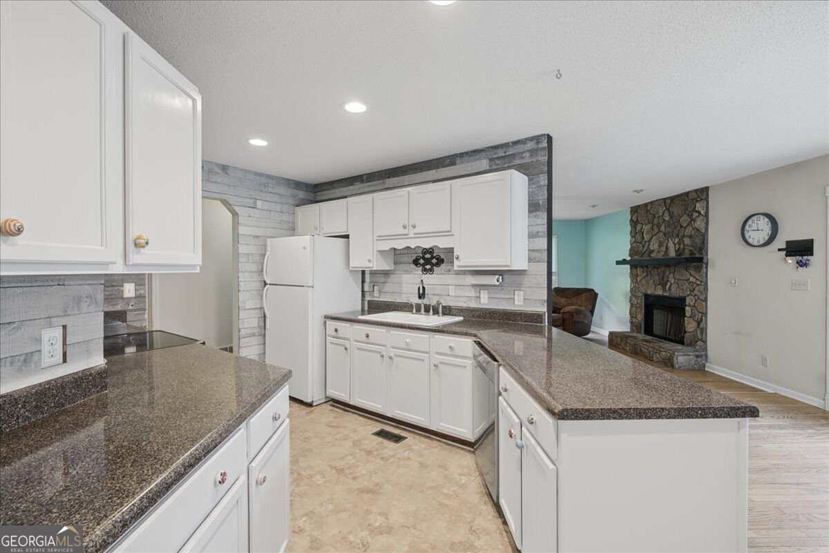 372 Highway 101 Dallas - Photo 18