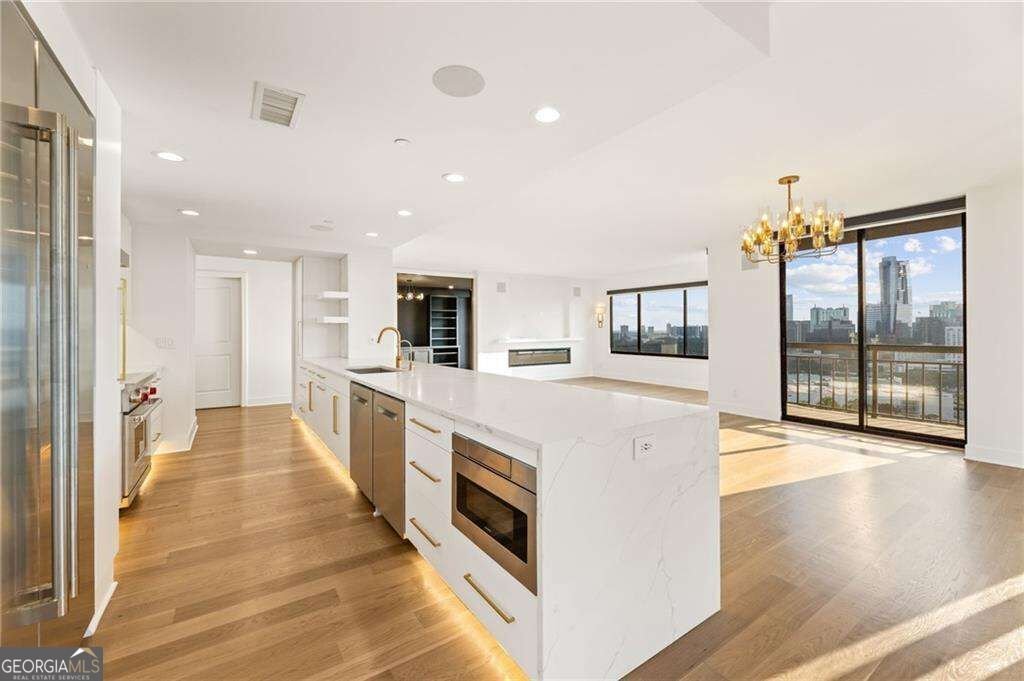 3481 Lakeside Drive Atlanta - main photo