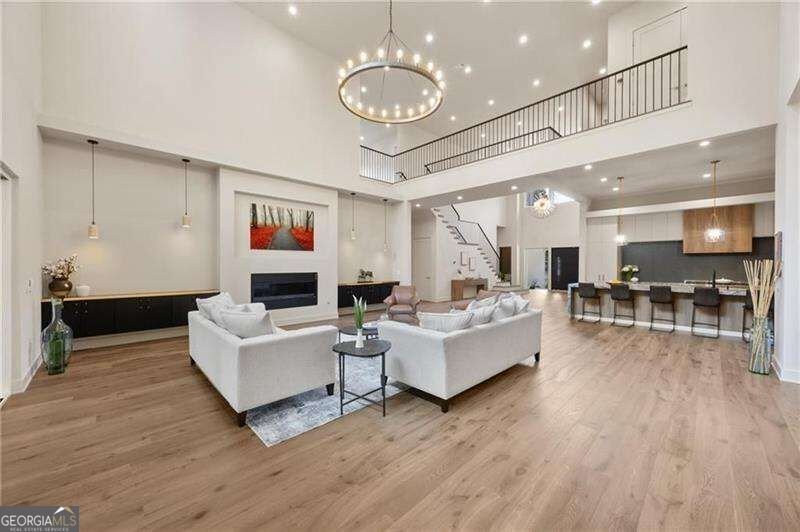 680 Carriage Drive Sandy Springs - Photo 14