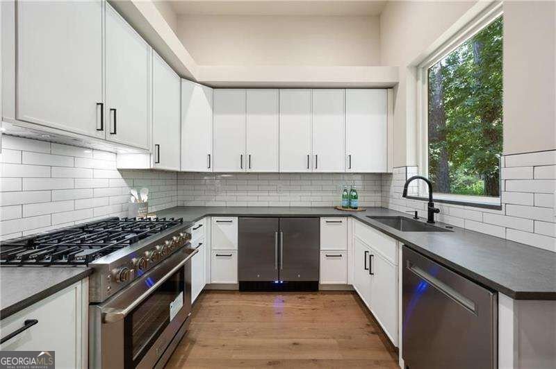 680 Carriage Drive Sandy Springs - Photo 24