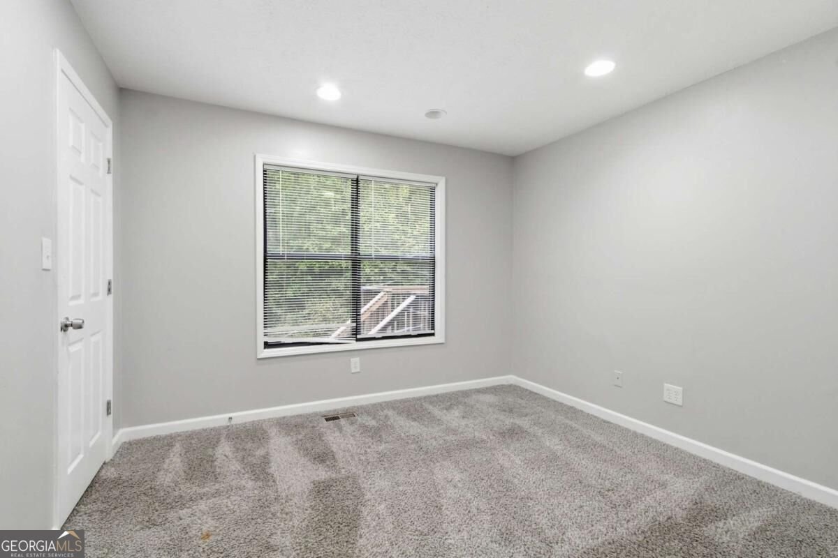 5756 Lake Court Kennesaw - Photo 14