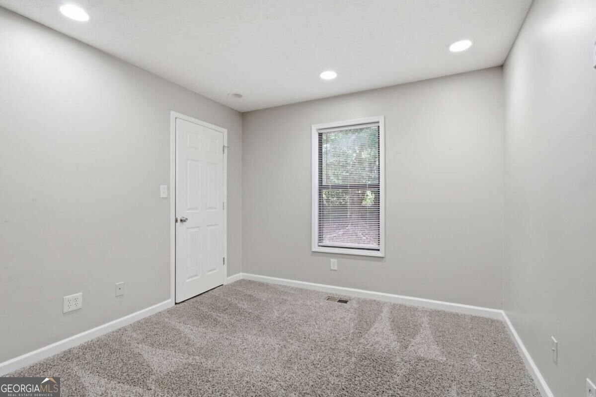 5756 Lake Court Kennesaw - Photo 16