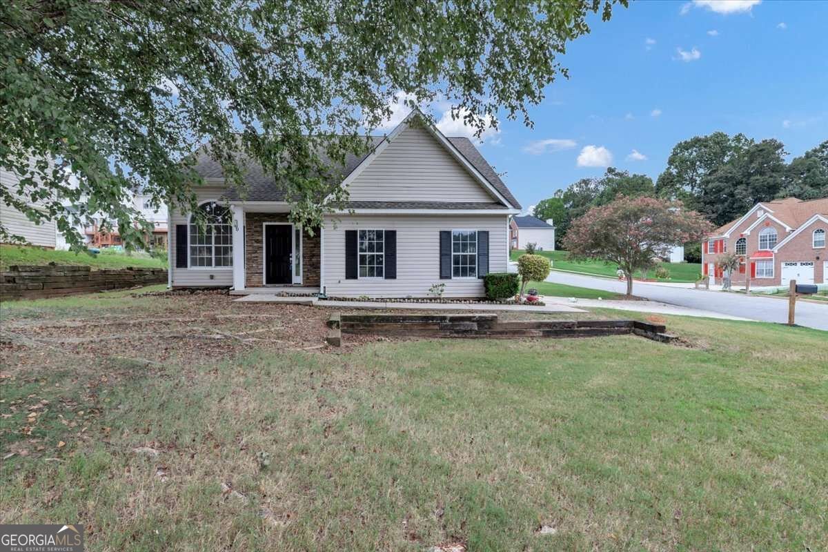 110 Carriage Lake Drive Stockbridge - main photo