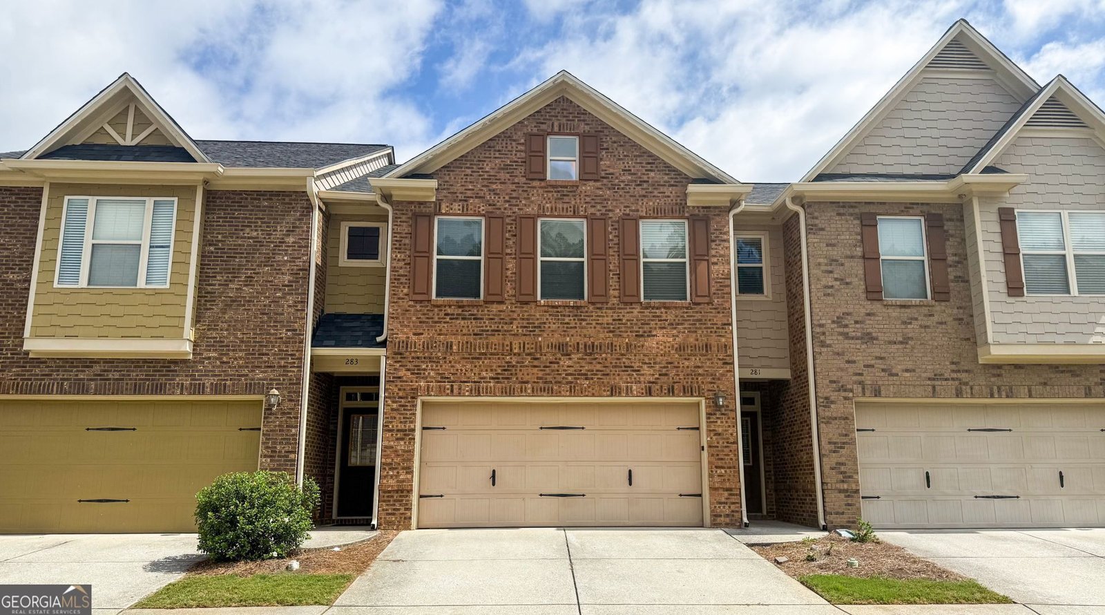 281 Oakland Hills Way Lawrenceville - main photo