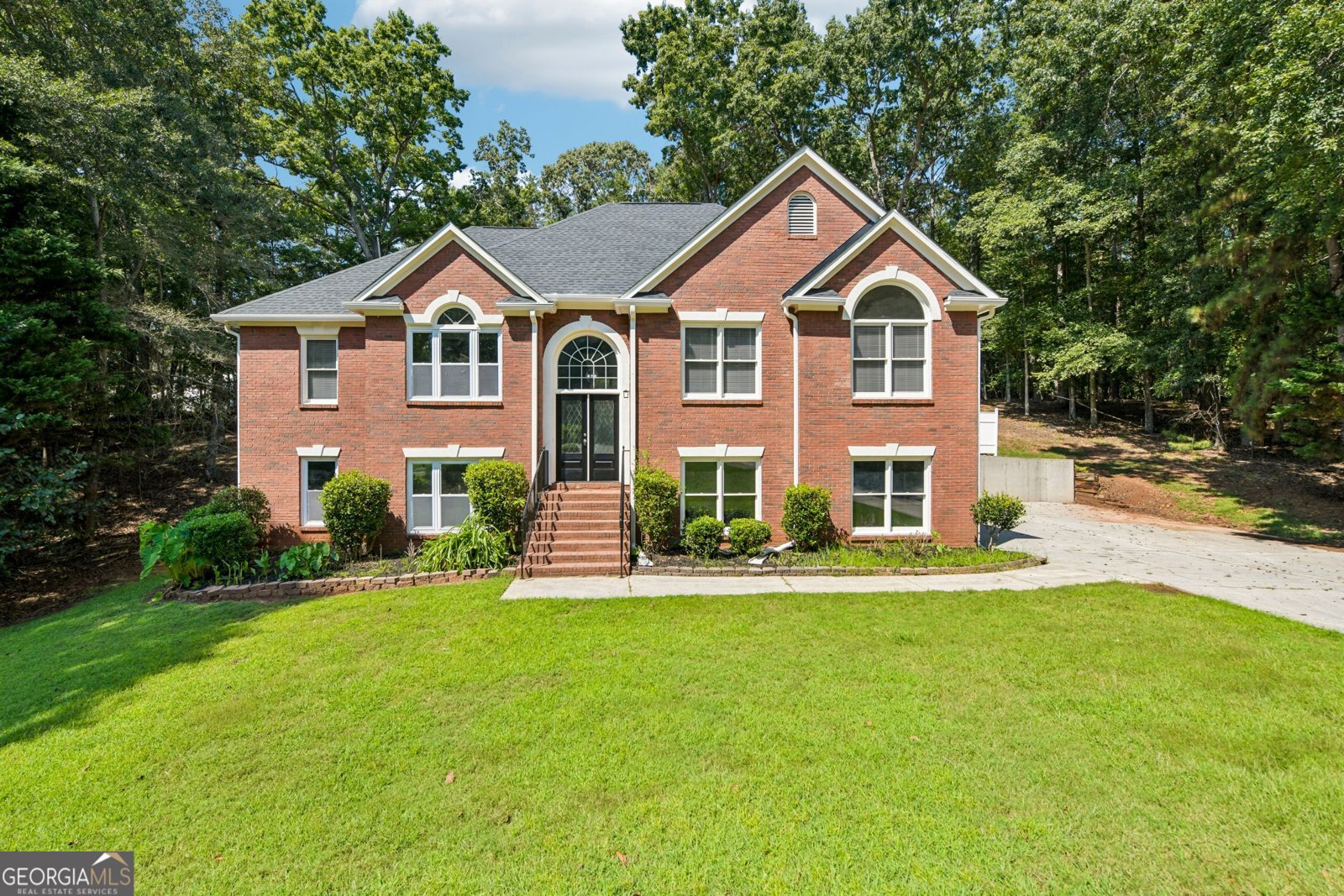 6608 Windbrook Way Flowery Branch - main photo