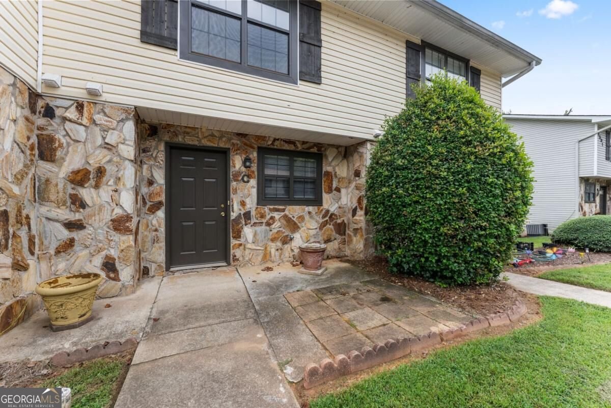 2497 Hidden Cove Court Gainesville - main photo