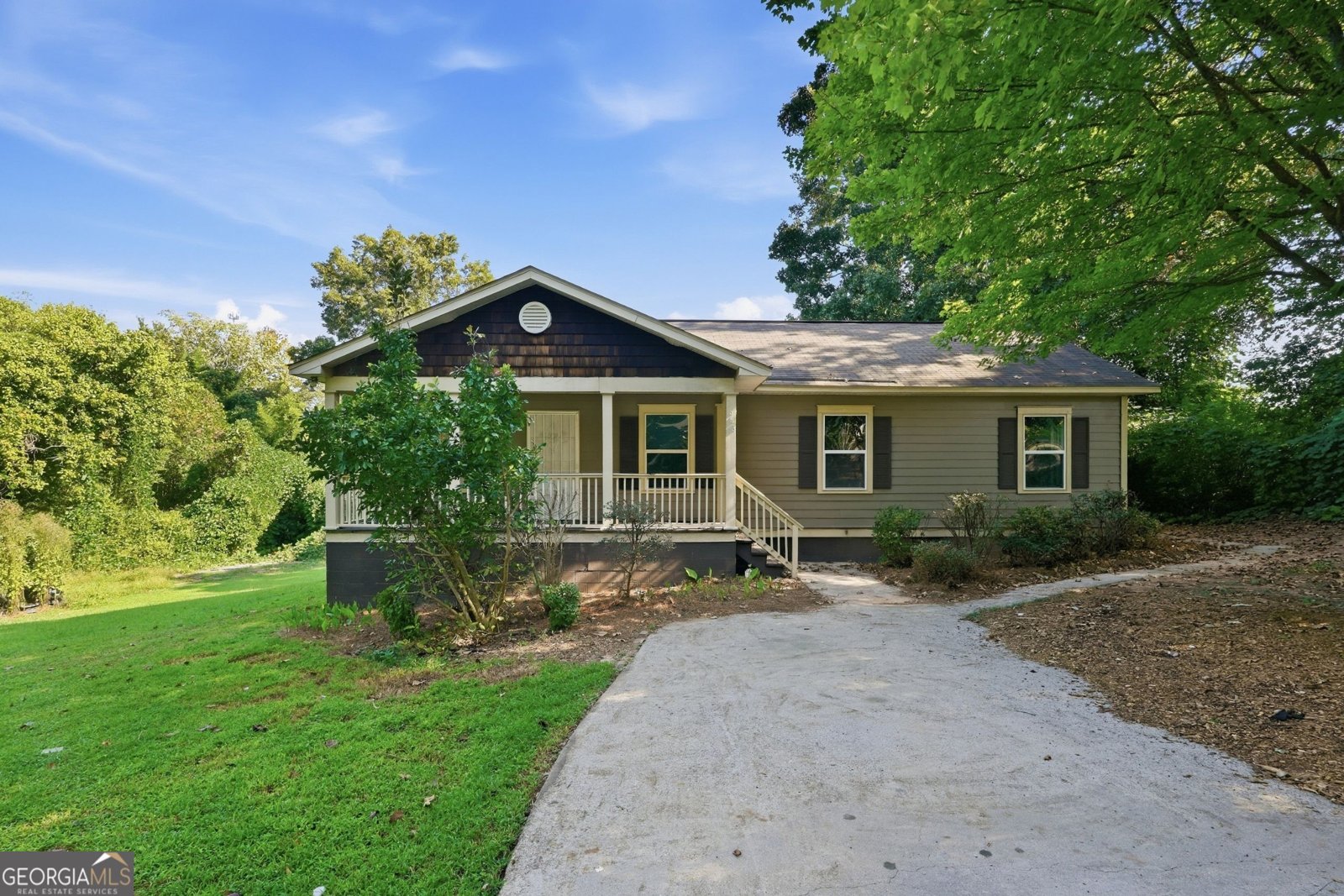 1668 Oak Knoll Circle Atlanta - main photo