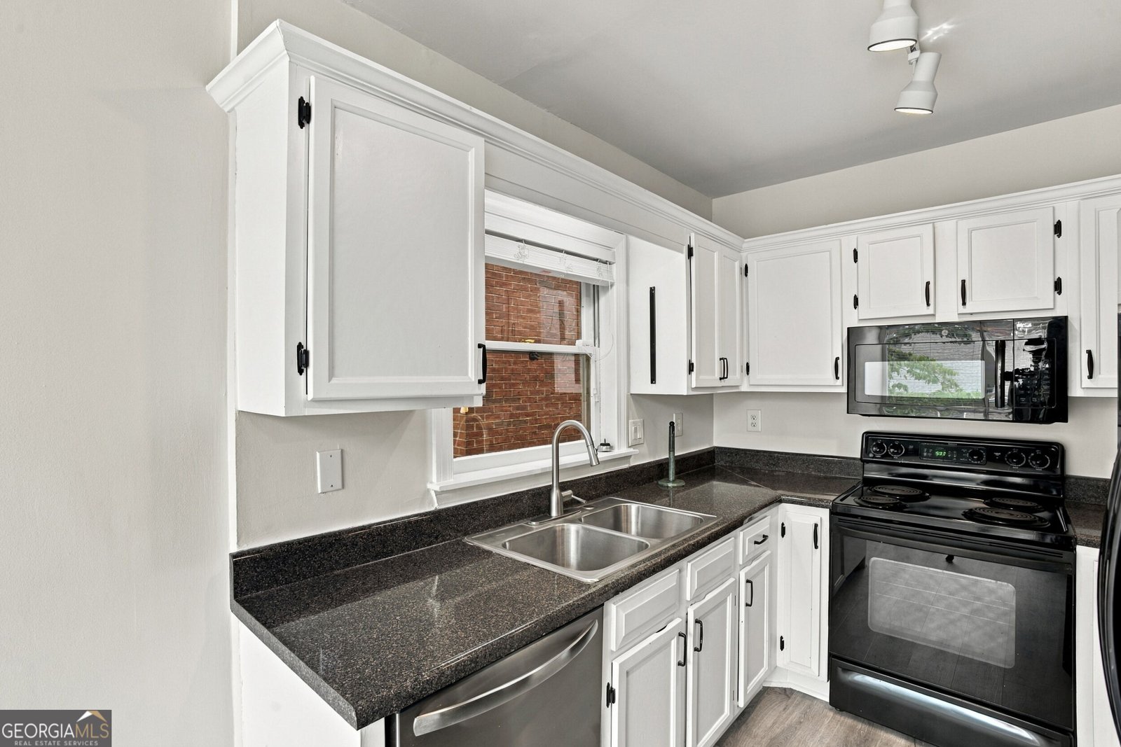 7500 Roswell Road Sandy Springs - Photo 19