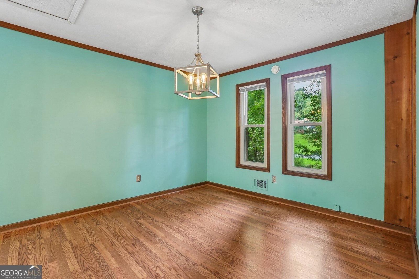 231 Sabrina Court Woodstock - Photo 11
