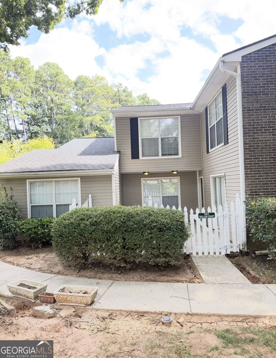 562 Trillum Court Marietta - main photo